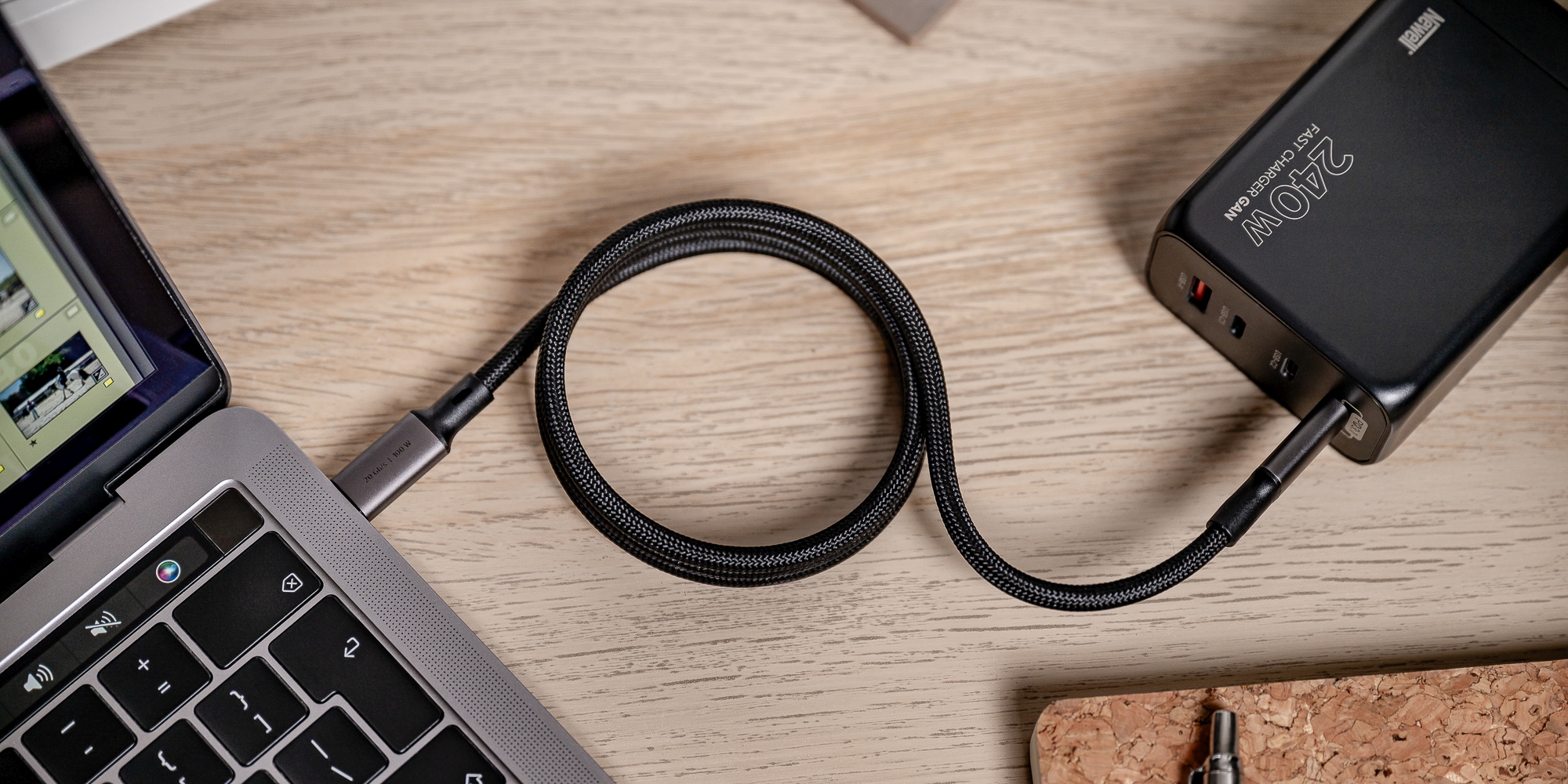 Newell-USB-C-magnetický-kabel-USB-C-3-2-Gen-2-1-m-grafit-9